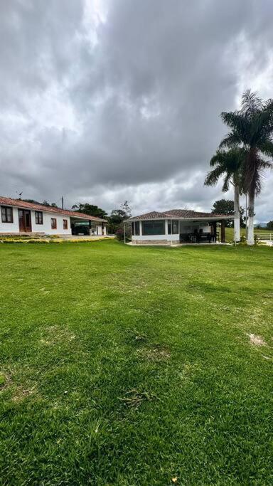 Finca Con Vistas Al Lago Calima Villa Exterior foto